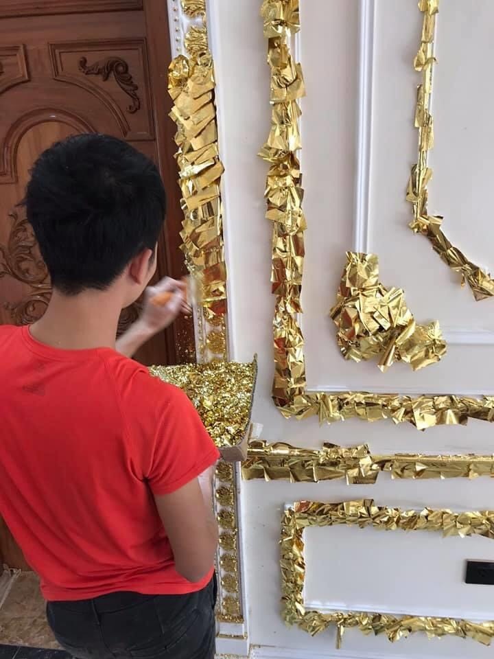 Thi công phào chỉ pu dát vàng