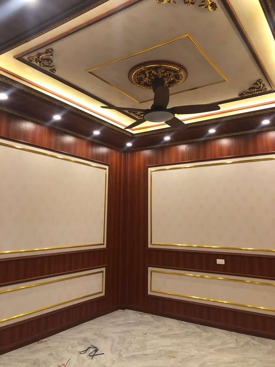 Mẫu Trần Tường Nhựa SG03