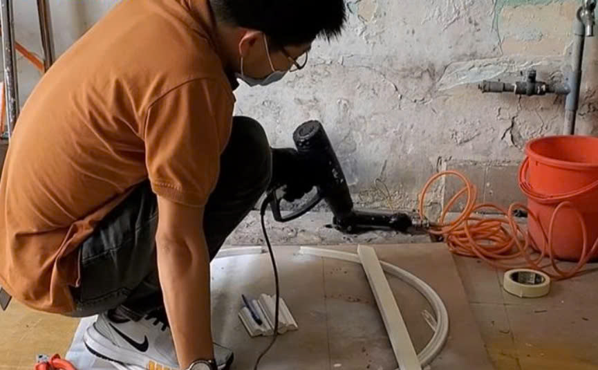 Dùng khò nhiệt làm mềm phào PU
