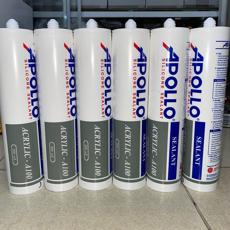 Dùng keo đệm hoặc vật liệu chèn để bù đắp khoảng cách giữa phào chỉ PU và tường không phẳng, giúp keo dán bám chắc hơn.